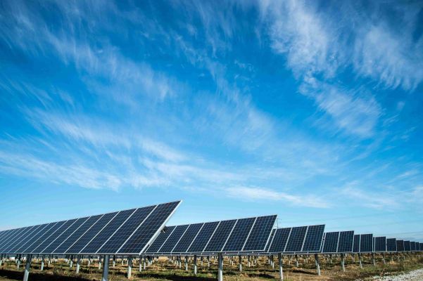 Governo prepara novo E-Lar com vouchers para pain&eacute;is solares e eletrodom&eacute;sticos